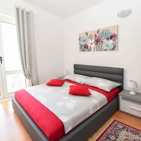 Donella Apartment