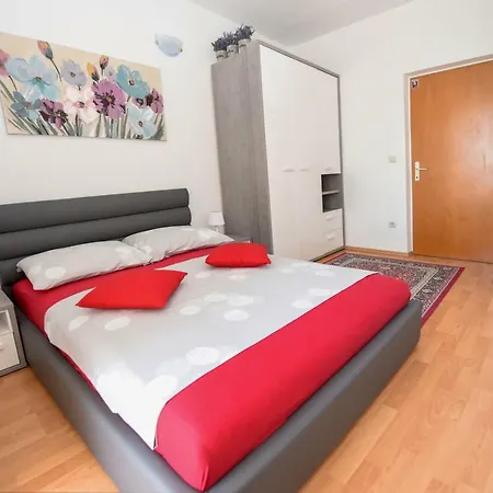 Donella Apartment